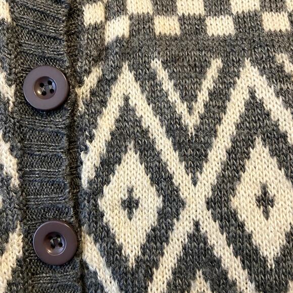 Flying Tomato Poncho Sweater Button Front Fringe Hem Knitted Gray White S/M - Picture 2 of 4